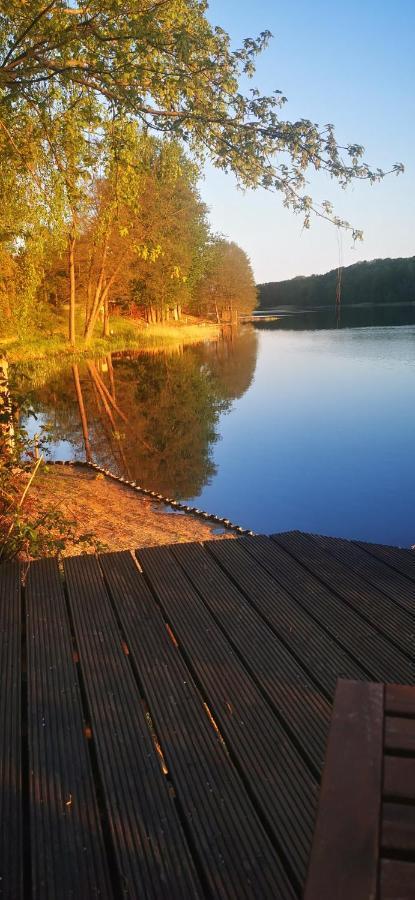 Domek wakacyjny nad brzegiem jeziora Łąck Zewnętrze zdjęcie